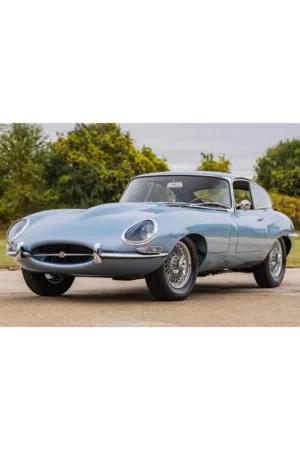 Gt spirit gt978 jaguar e type opalescent silver blue 1961 1/12 Beperkte Voorraad