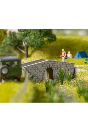 Small stone bridge Beperkt Aanbod