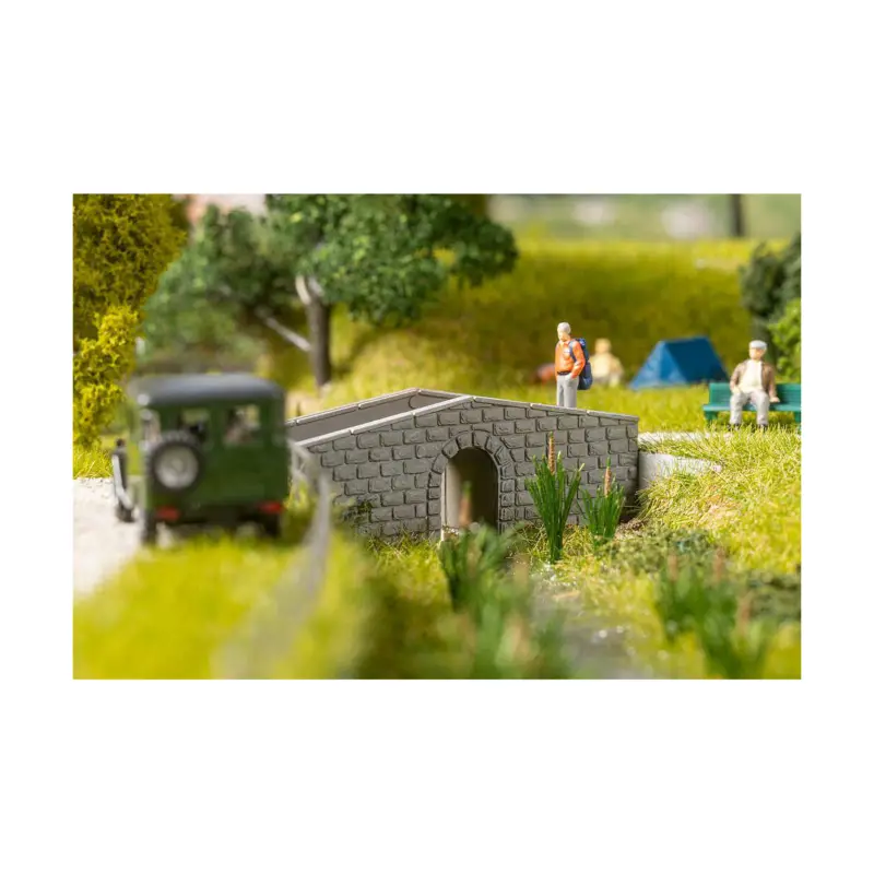 Small stone bridge Beperkt Aanbod
