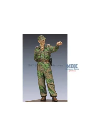 Waffen SS Panzer Officer in Kursk 2 1/35 Figuren Flitsaanbieding