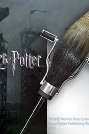 Harry Potter Replica 1/1 Nimbus 2001 Broom Favoriet