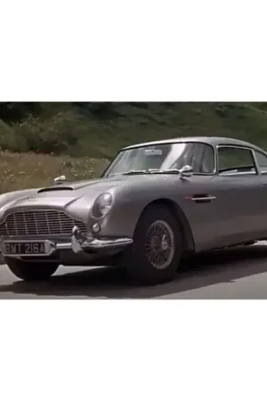 James bond "aston martin db5" cadeauset Schaalmodel Flitsaanbieding