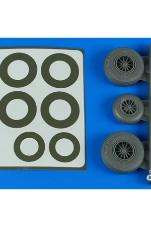 Tijdelijk Beschikbaar B-26K Invader wielen & verfmaskers laat Accessoire