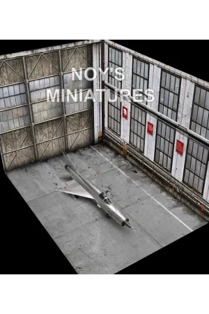 Uitverkoop Item No. 144.034 Sovjet Fighter Hangar Set: Drie 1/144 bladen als volgt: Floor: Lengte: 14,8 cm / 5,8 inch - Breedte: 10,5 cm /