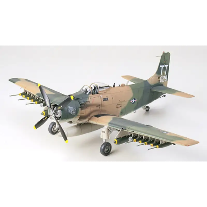 Douglas A-1J Skyraider USAF-61073 Hoge Kwaliteit