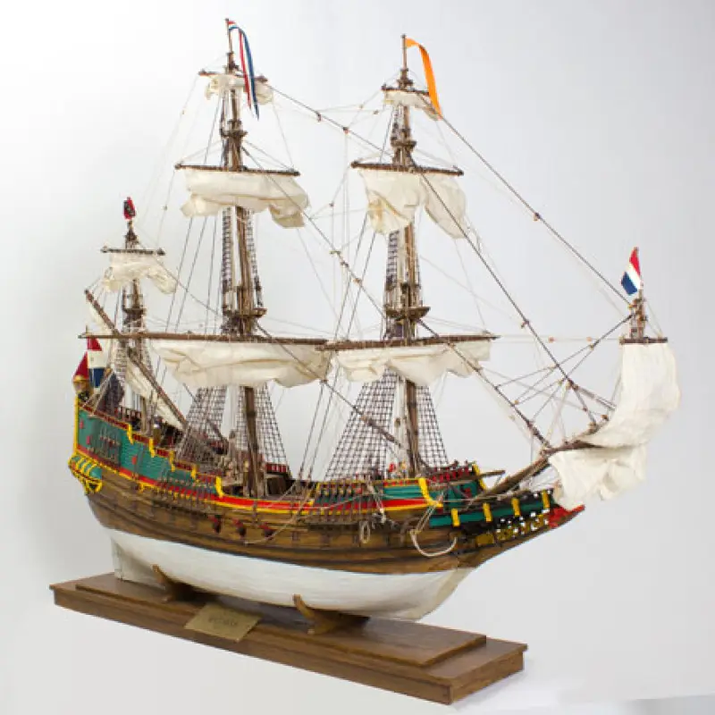 Korting Batavia notenhout met vernieuwde ornamenten